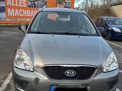 Grau Gebraucht 2011 Kia Carens Van / Kleinbus | 4.500 € (Teuer)