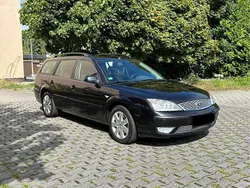 Schwarz Gebraucht 2006 Ford Mondeo Kombi | 1.700 € (Etwas zu teuer)