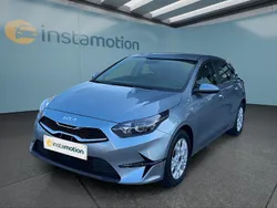 Silber Gebraucht 2023 Kia Ceed Vision Kleinwagen | 22.799 € (Fairer Preis)