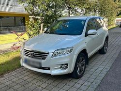 Weiß Gebraucht 2010 Toyota RAV4 SUV | 11.299 € (Etwas zu teuer)