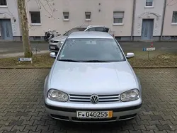Grau Gebraucht 2002 VW Golf IV Kleinwagen | 1.400 € (Guter Preis)