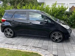 Schwarz Gebraucht 2012 Toyota Verso-S Van / Kleinbus | 6.200 € (Fairer Preis)