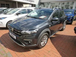 Grau Gebraucht 2023 Dacia Sandero Stepway Kleinwagen | 15.450 € (Guter Preis)