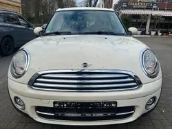 Weiß Gebraucht 2009 Mini Cooper D Clubman Kombi | 3.890 € (Fairer Preis)