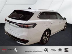 Oryx white motherofpearl effect Gebraucht 2025 VW Passat Elegance Kombi | 35.780 € (Superpreis)