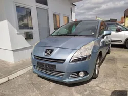 Blau Gebraucht 2012 Peugeot 5008 Business-Line Van / Kleinbus | 2.990 € (Fairer Preis)