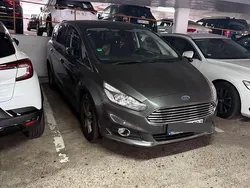 Grau Gebraucht 2018 Ford S-MAX Titanium Van / Kleinbus | 13.900 € (Teuer)