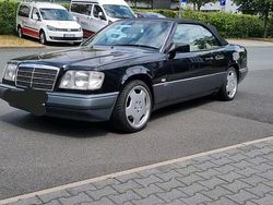 Schwarz Gebraucht 1993 Mercedes E320 Sportline Cabrio | 29.999 €