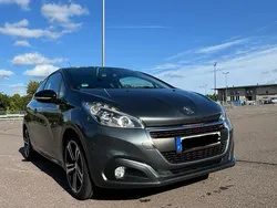 Grau Gebraucht 2016 Peugeot 208 GT-line Kleinwagen | 6.500 € (Etwas zu teuer)