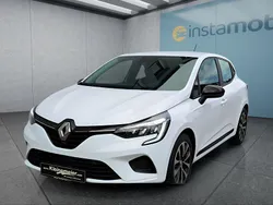Weiß Gebraucht 2023 Renault Clio V SE Kleinwagen | 15.399 € (Fairer Preis)