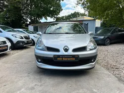 Silber Gebraucht 2006 Renault Clio III Dynamique Kleinwagen | 2.999 €