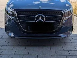 Blau Gebraucht 2024 Mercedes V220 Style Van / Kleinbus | 57.999 € (Teuer)