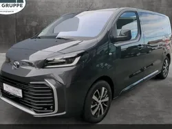 Grau Gebraucht 2024 Toyota Proace Verso Team Kombi | 48.990 € (Teuer)