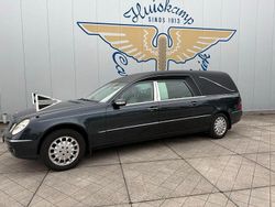 Blau Gebraucht 2005 Mercedes E220 Limousine | 10.500 €