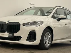 Alpinweiss Gebraucht 2024 BMW 218 Active Tourer Luxury Line Van / Kleinbus | 32.949 € (Fairer Preis)