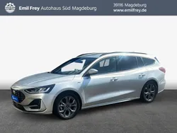 Silber Gebraucht 2023 Ford Focus ST-Line Limousine | 24.926 € (Etwas zu teuer)