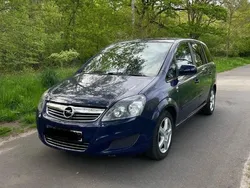 Blau Gebraucht 2010 Opel Zafira Van / Kleinbus | 3.850 € (Teuer)