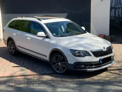 Weiß Gebraucht 2015 Skoda Superb Kombi | 11.500 €