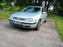 Silber Gebraucht 2006 VW Golf V Kombi | 3.200 €