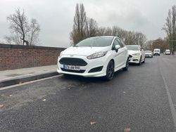Weiß Gebraucht 2013 Ford Fiesta Kleinwagen | 3.999 € (Fairer Preis)