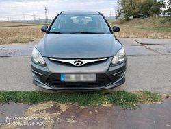 Grau Gebraucht 2011 Hyundai i30 Kombi | 2.990 € (Fairer Preis)