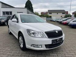 Weiß Gebraucht 2012 Skoda Octavia Ambition Kombi | 2.950 € (Superpreis)