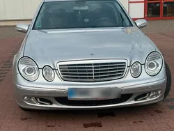 Silber Gebraucht 2003 Mercedes E200 Limousine | 2.400 €