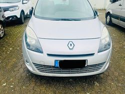 Grau Gebraucht 2011 Renault Mégane Limousine | 5.200 € (Guter Preis)