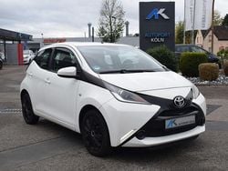 Weiß Gebraucht 2016 Toyota Aygo Kleinwagen | 5.890 € (Fairer Preis)