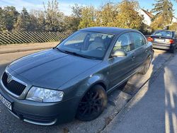 Grün Gebraucht 2006 Skoda Superb Comfort Limousine | 1.350 € (Fairer Preis)