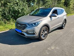 Grau Gebraucht 2016 Hyundai Santa Fe SUV | 21.800 € (Etwas zu teuer)