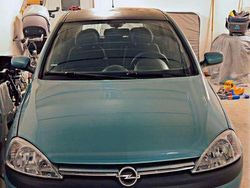 Grün Gebraucht 2004 Opel Corsa Limousine | 2.800 € (Teuer)