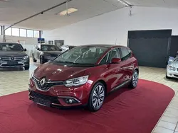 Rot Gebraucht 2018 Renault Scénic IV Van / Kleinbus | 10.650 € (Fairer Preis)