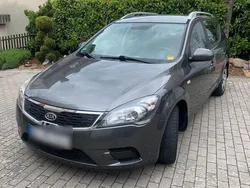 Grau Gebraucht 2012 Kia Ceed Kombi | 3.800 €
