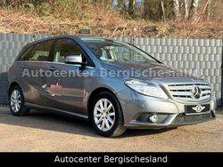 Grau Gebraucht 2012 Mercedes B180 Van / Kleinbus | 10.999 € (Guter Preis)