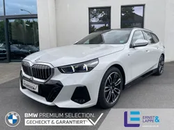 Mineralweiss Gebraucht 2024 BMW 520 M Sport Kombi | 53.840 € (Superpreis)