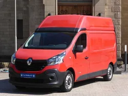 Rot Gebraucht 2017 Renault Trafic Komfort Van | 12.300 € (Guter Preis)