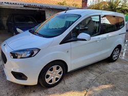 Weiß Gebraucht 2020 Ford Tourneo Courier Trend Van / Kleinbus | 13.600 € (Guter Preis)