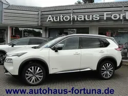 Pearl white/black Gebraucht 2023 Nissan X-Trail Tekna+ SUV | 45.900 €