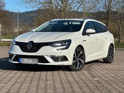 Weiß Gebraucht 2018 Renault Mégane GrandTour Bose Edition Kombi | 13.990 € (Etwas zu teuer)