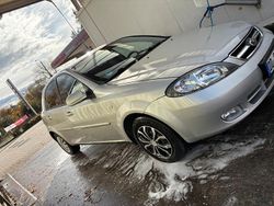 Silber Gebraucht 2005 Chevrolet Lacetti Kleinwagen | 1.500 €