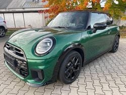 Grün Gebraucht 2024 Mini John Cooper Works Kleinwagen | 23.990 € (Superpreis)