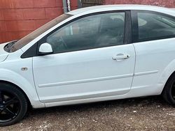 Weiß Gebraucht 2007 Ford Focus Kleinwagen | 2.150 €