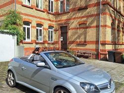 Grau Gebraucht 2004 Opel Tigra Cabrio | 2.600 €