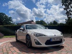 Weiß Gebraucht 2016 Toyota GT86 GT Coupé | 22.750 € (Fairer Preis)