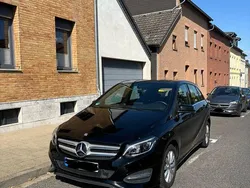 Schwarz Gebraucht 2015 Mercedes B180 Van / Kleinbus | 14.900 € (Guter Preis)