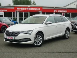 Weiß Gebraucht 2018 Skoda Superb Style Kombi | 27.950 € (Etwas zu teuer)