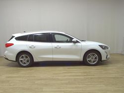 Weiss Gebraucht 2021 Ford Focus Cool & Connect Kombi | 11.580 € (Superpreis)