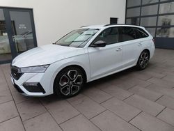 Weiß Gebraucht 2022 Skoda Octavia RS Kombi | 26.985 € (Guter Preis)