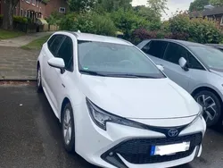 Weiß Gebraucht 2023 Toyota Corolla Hybrid Limousine | 16.000 € (Etwas zu teuer)